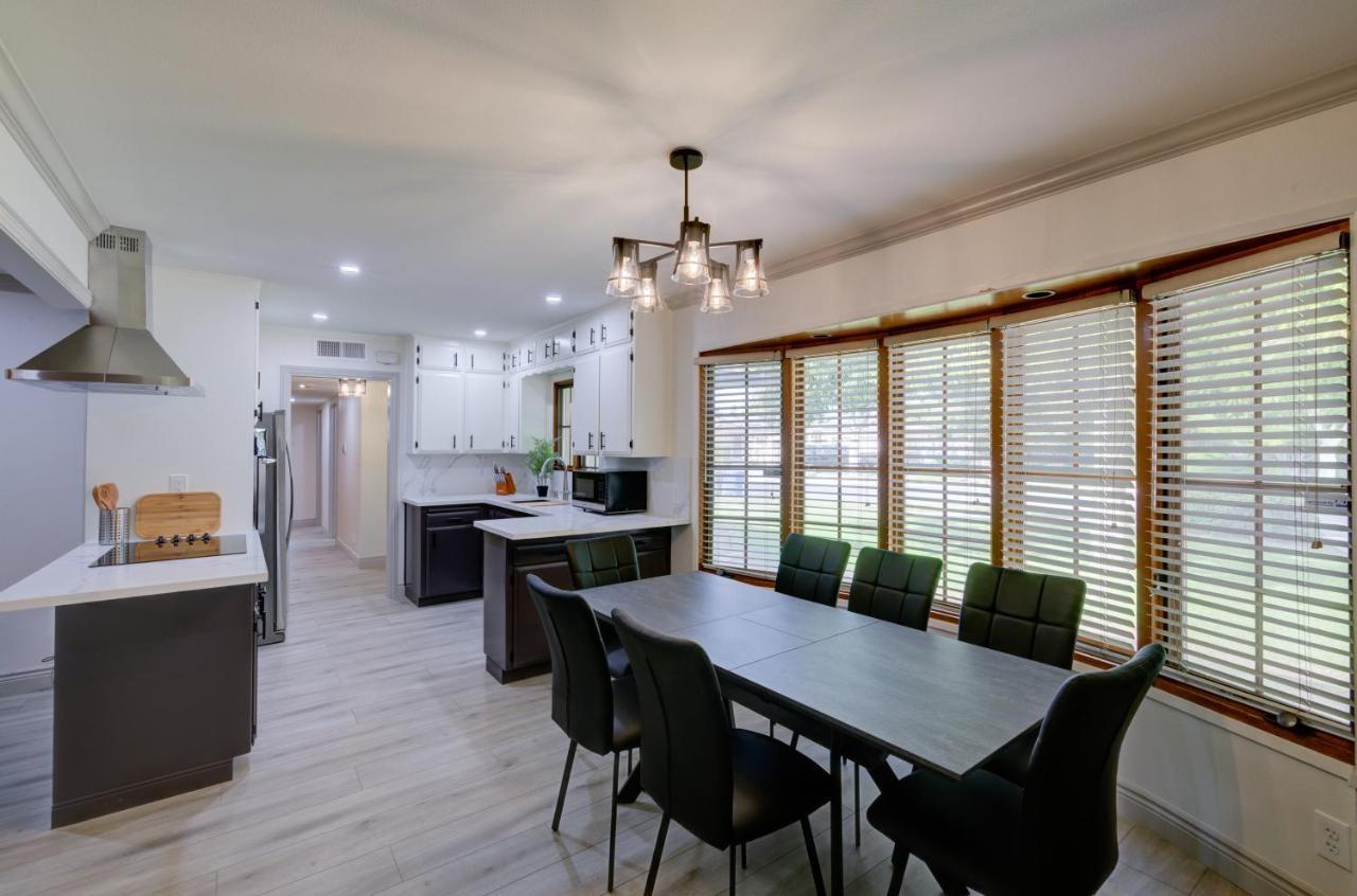 Updated Spacious Home Фресно Экстерьер фото